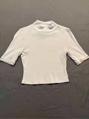 Alo Yoga white cropped ribbed mock neck tshirt Size S